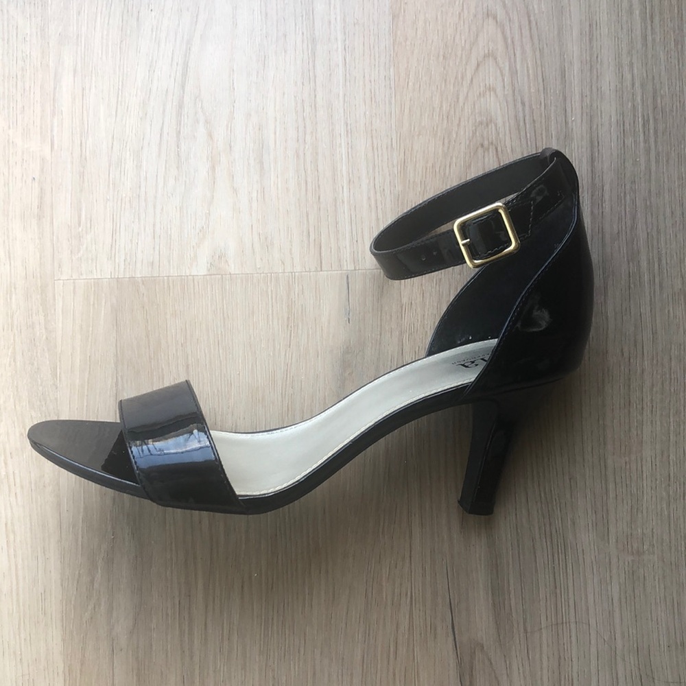 Woman’s heels by Ana